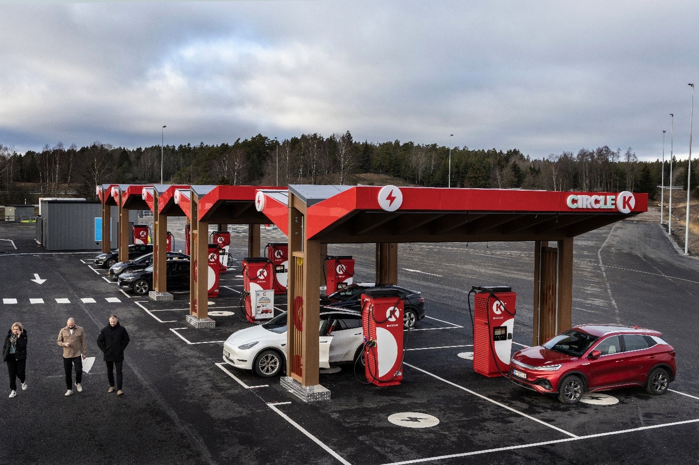 Järna: Sveriges största ultrasnabba laddstation för tung och lätt trafik