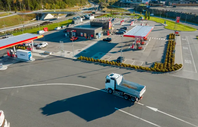 Truck arriving at a Circle K station